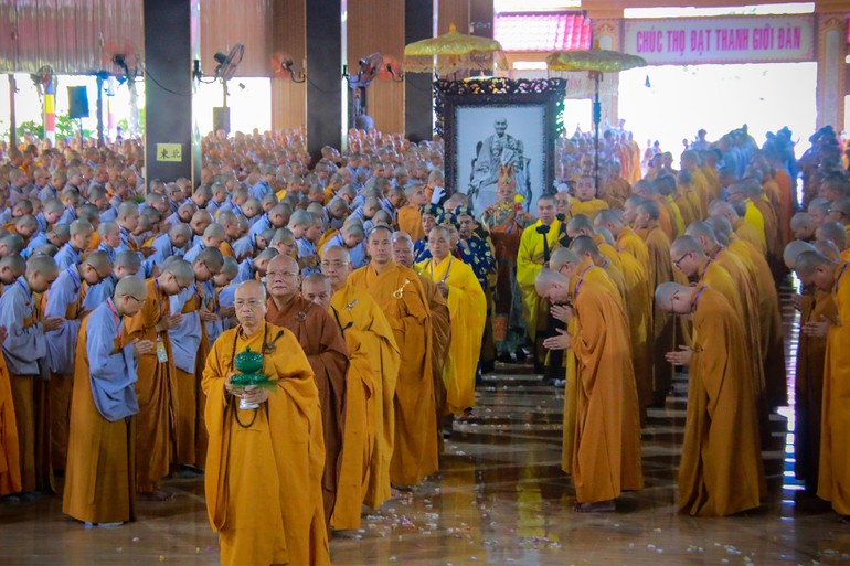 Trang nghiêm cung thỉnh di ảnh Đại lão Hòa thượng Thích Đạt Thanh an trí tại giới trường chùa Tỉnh Hội (Đồng Nai)