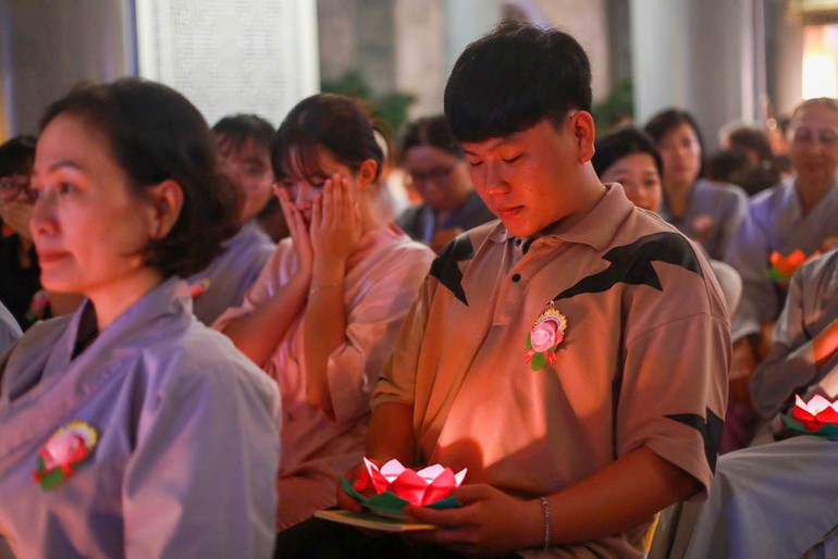 Phật tử tham dự lắng đọng tâm tư, nhớ nghĩ về công lao của cha mẹ