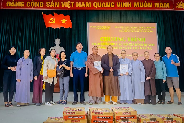 Đoàn từ thiện chùa Thiền Kim, Phước Thiện đến với bà con vùng bão lũ tại Nghệ An, Quảng Trị và Thừa Thiên Huế 