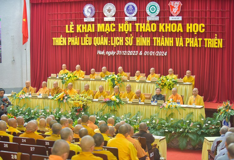 Sáng 31-12-2023, Hội thảo khoa học “Thiền phái Liễu Quán: Lịch sử hình thành và phát triển” chính thức khai mạc tại Hội trường Hoa Sen thuộc Cơ sở II Học viện Phật giáo VN tại Huế (P.An Tây, TP.Huế) - Ảnh: Văn Phúc