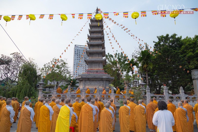 Nhiễu tháp tưởng niệm lần thứ 20 ngày Hòa thượng Thích Thanh Kiểm viên tịch