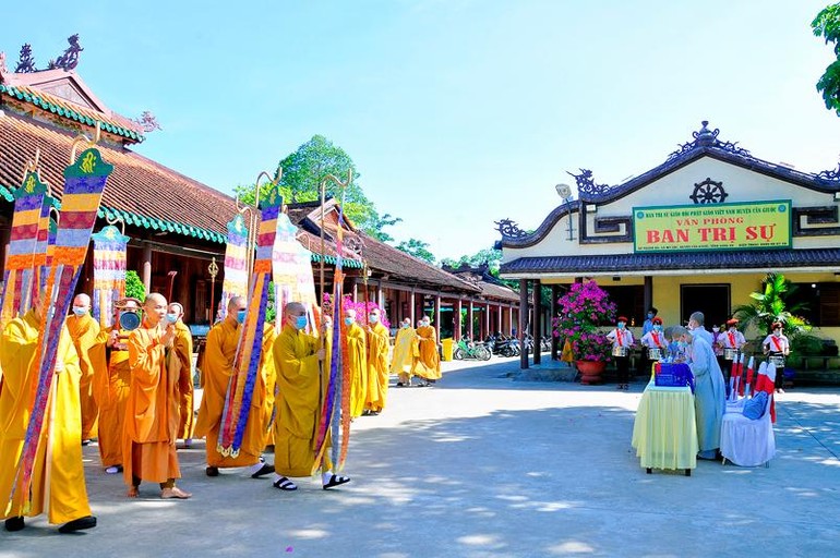 Cung thỉnh chư tôn đức quang lâm hội trường Đại hội đại biểu Phật giáo huyện lần thứ X, nhiệm kỳ 2021-2026