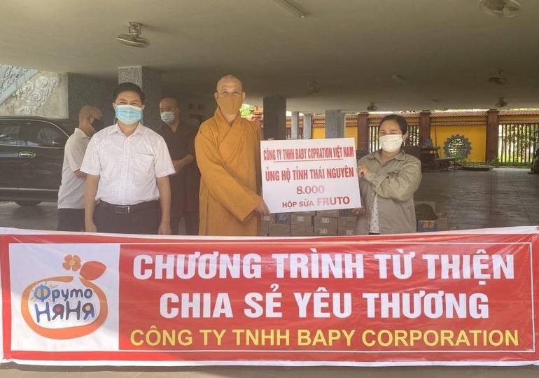 Ban Trị sự Phật giáo tỉnh Thái Nguyên trao quà đến khu vực cách ly, y bác sĩ tuyến đầu