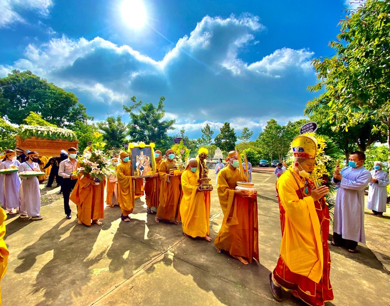 Cung thỉnh kim quan Trưởng lão Hòa thượng Thích Nhuận Thanh, Thành viên Hội đồng Chứng minh nhập bảo tháp