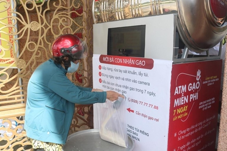 Cây ATM gạo do Ban Từ thiện - Xã hội Phật giáo TP.HCM phối hợp các đơn vị tài trợ, mỗi ngày tặng gần 4 tấn gạo