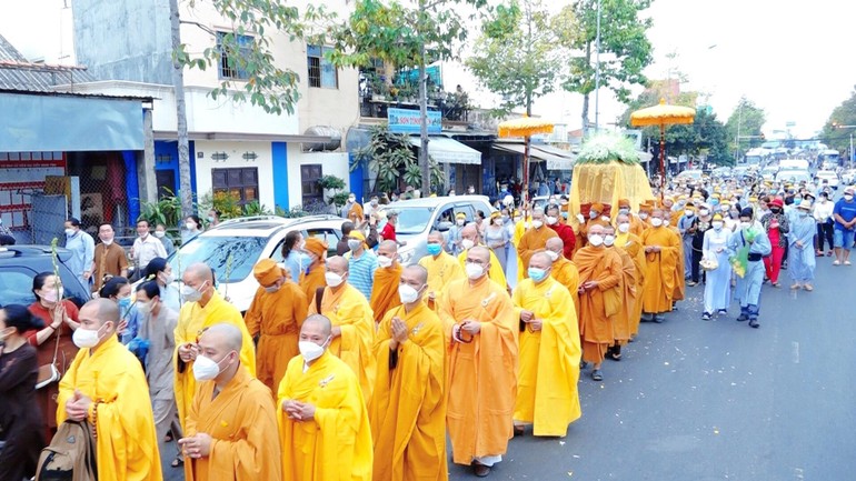 Phụng tống kim quan Trưởng lão Hòa thượng Thích Huệ Tánh trà-tỳ