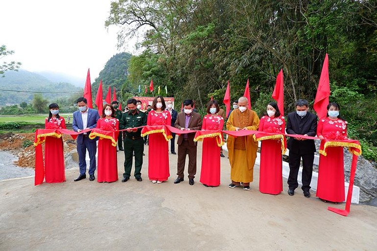 Khánh thành và bàn giao cầu dân sinh Bản Slắng tại thôn Đoàn Kết