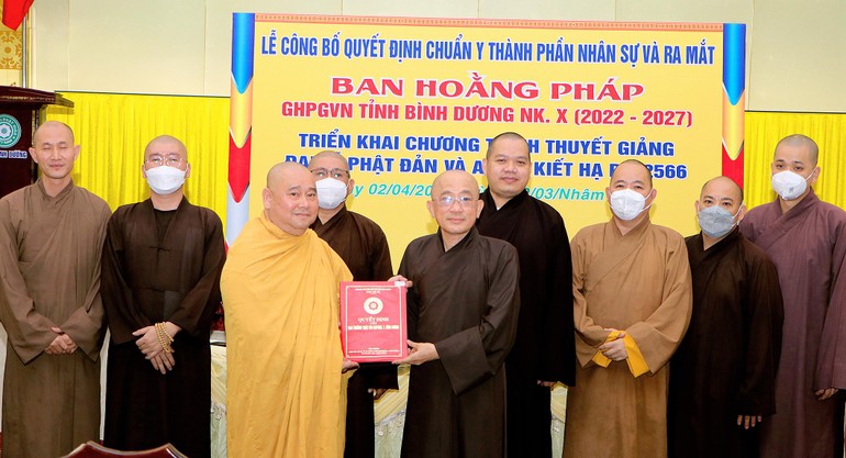 Thượng tọa Trưởng ban Ban Hoằng pháp nhận quyết định