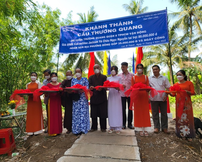 Cắt băng khánh thành cầu Tường Quang