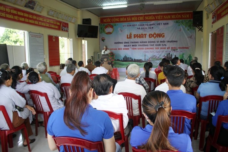 Chư tôn đức, đạo hữu, Phật tử chùa Phước Châu tham gia lễ phát động tháng hành động vì môi trường