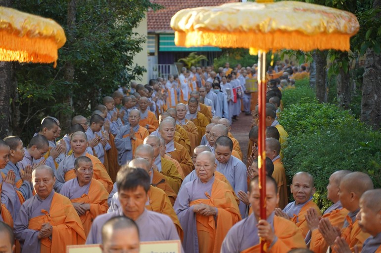 Đoàn Phân ban Ni giới Trung ương thăm trường hạ Ni viện Diệu Đức