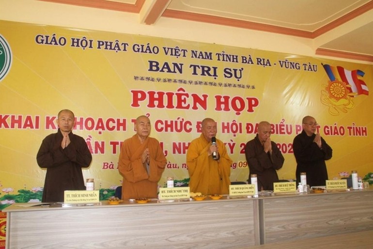 Chư tôn đức niệm Phật cầu gia hộ