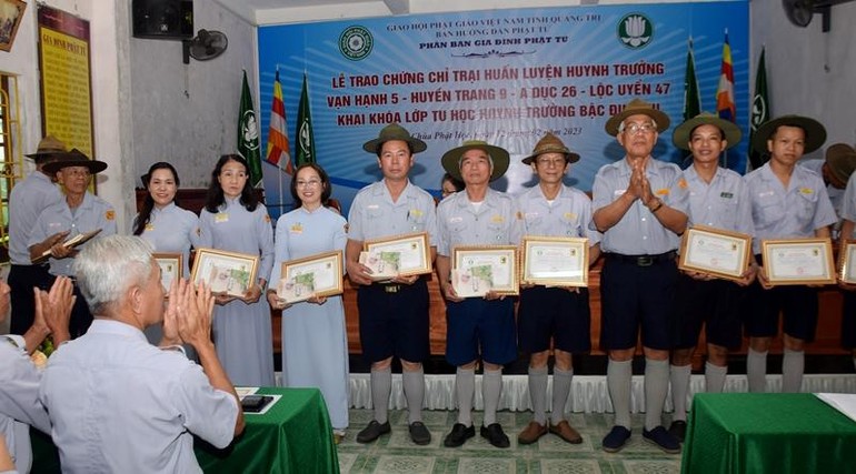 Ban Hướng dẫn Phân ban Gia đình Phật tử tỉnh tổ chức lễ trao chứng chỉ đến các Huynh trưởng