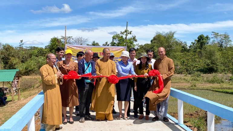 Khánh thành cầu nông thôn Bon Pinao tại X.Nhân Đạo