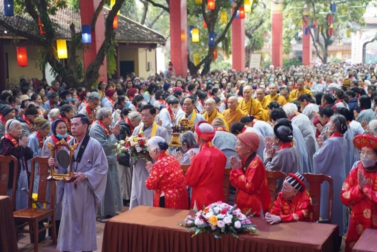 Cung nghinh chư tôn đức quang lâm lễ chúc thọ Phật tử cao niên của Đạo tràng Pháp hoa miền Bắc