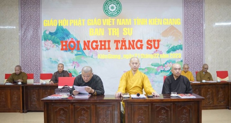 Chư tôn đức chủ tọa hội nghị