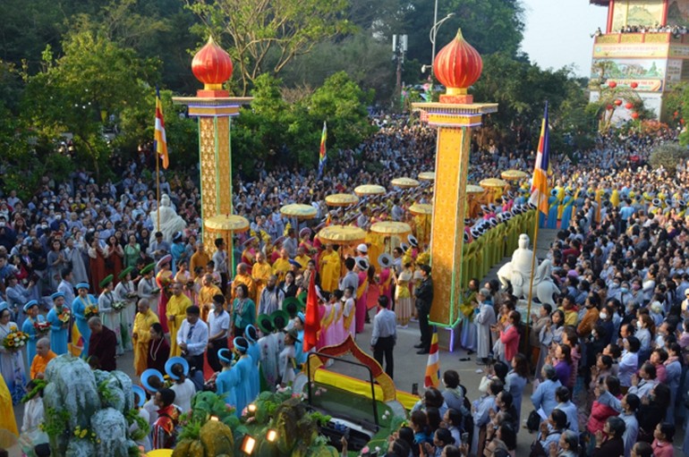 Lễ hội Quán Thế Âm Ngũ Hành Sơn thu hút hàng ngàn người tham dự