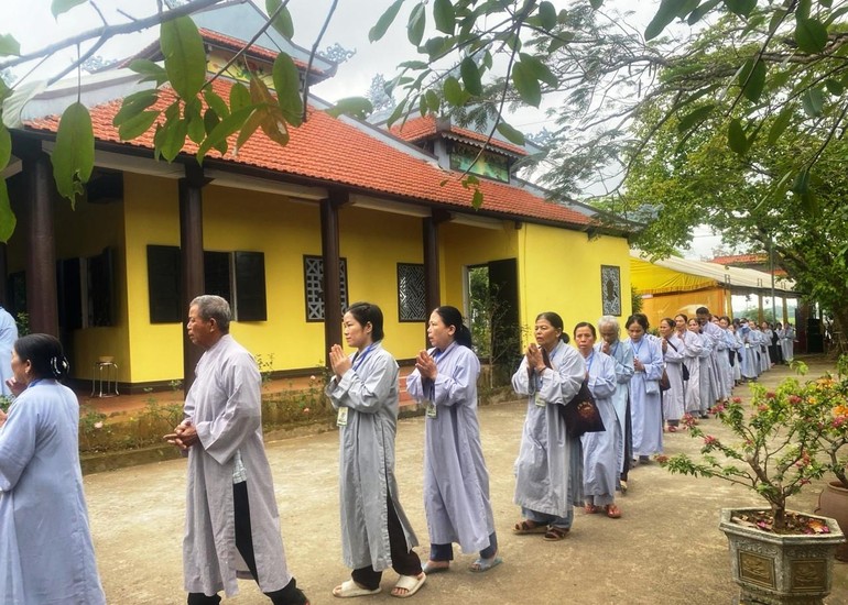 200 cư sĩ, Phật tử tham gia khóa tu "Một ngày an lạc"