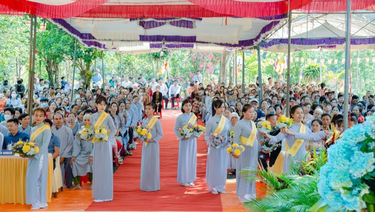 Phật tử đạo tràng Giác Tâm trong ngày vui được công nhận điểm sinh hoạt tôn giáo tập trung