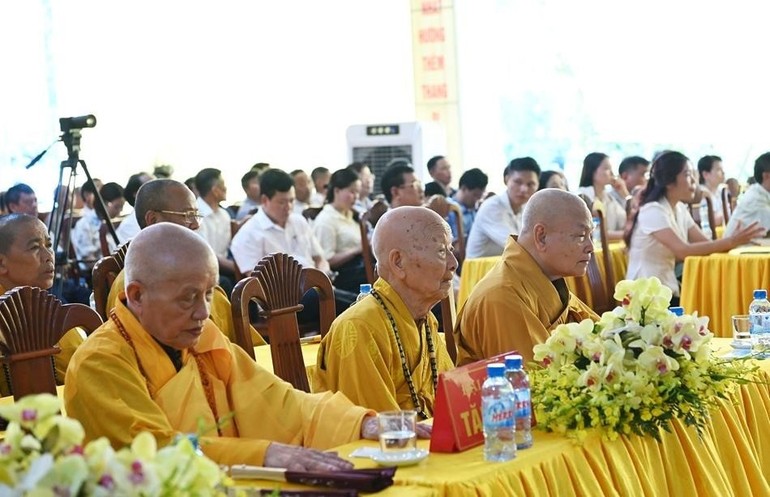 Chư tôn giáo phẩm chứng minh lễ tưởng niệm Đại lão Hòa thượng Thích Minh Luân