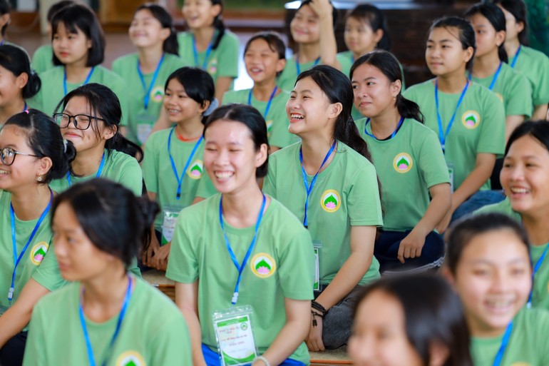 Các bạn trẻ tham gia khóa tu mùa hè chủ đề “Về chùa con an vui”