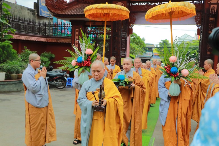 Cung nghinh đoàn quang lâm trường hạ chùa Quang Minh, TP.Đồng Xoài