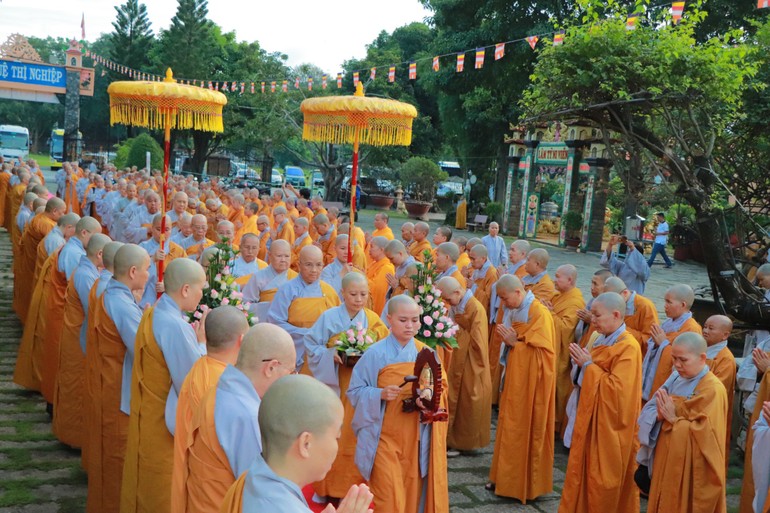 Cung nghinh đoàn Phân ban Ni giới T.Ư đến Ni viện Thiện Hòa