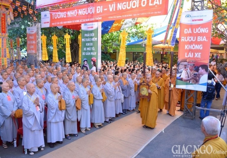 Lễ cầu nguyện người mất vì tai nạn giao thông, tại tổ đình Vĩnh Nghiêm (năm 2014) - Ảnh: B.Toàn/BGN