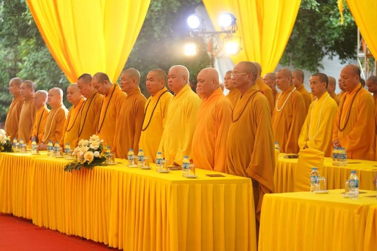 Mặc niệm anh linh anh hùng liệt sĩ, chiến sĩ trận vong, các nạn nhân tử vong vì tai nạn giao thông