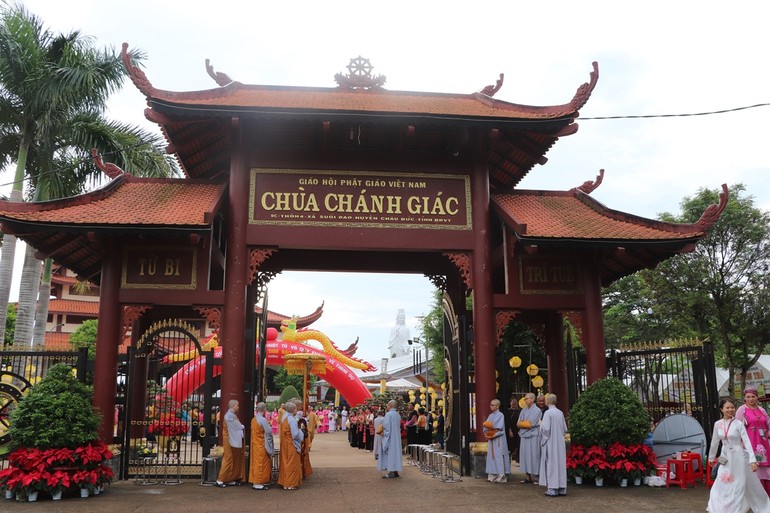 Tam quan chùa Chánh Giác