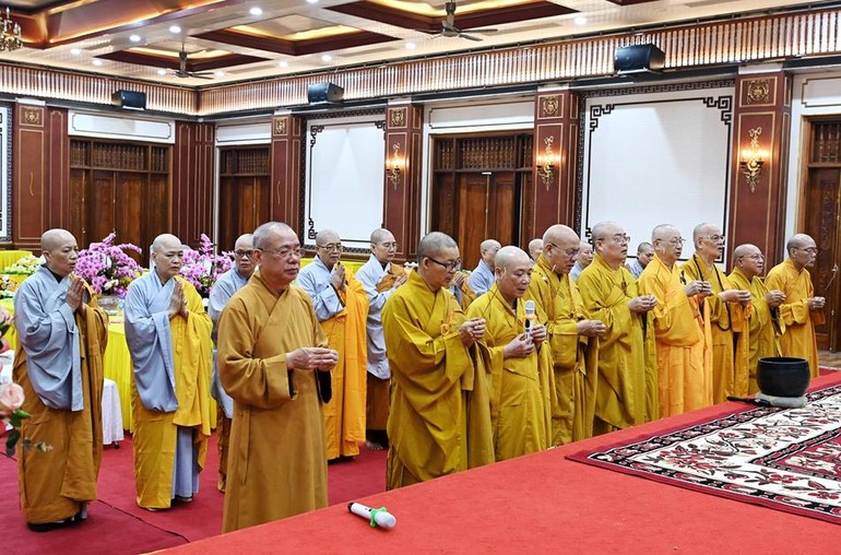 Chư tôn đức niêm hương tưởng niệm Giác linh Trưởng lão Hòa thượng Thích Tâm An