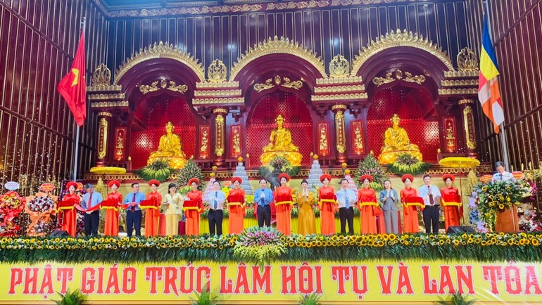 Cắt băng khánh thành Cung Trúc Lâm Yên Tử