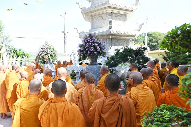 Chư Tăng Ni hệ phái Khất sĩ tổ chức lễ húy kỵ lần thứ I Hòa thượng Thích Giác Cầu