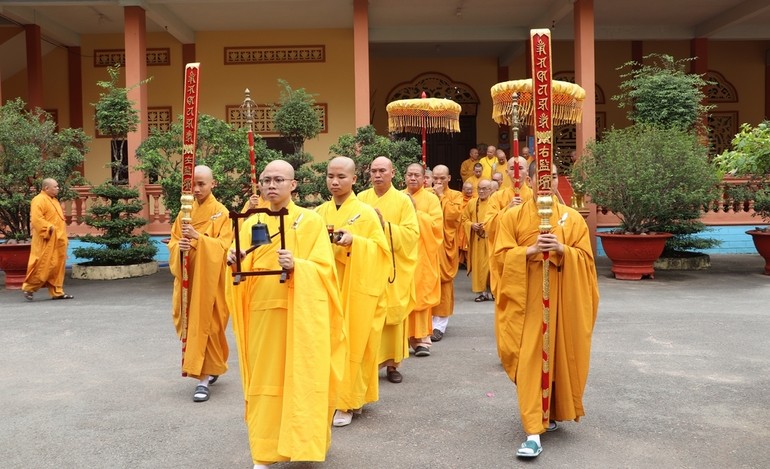 Cung nghinh chư tôn đưc chứng minh, tham dự hội nghị tổng kết