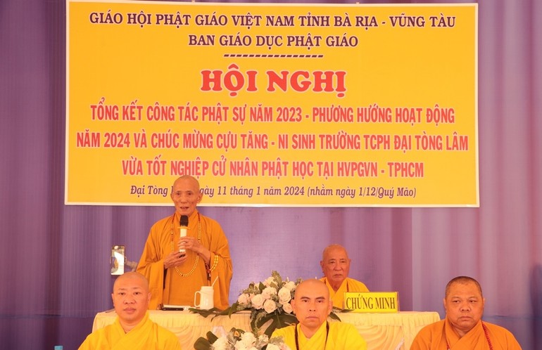 Hòa thượng Thích Huệ Trí ban đạo từ tại hội nghị