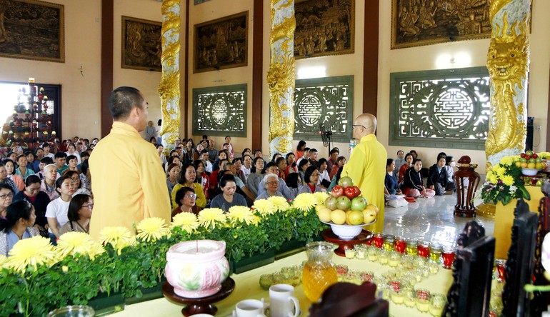 Hòa thượng Thích Chơn Nguyên thăm hỏi, chúc Tết đến bà con địa phương