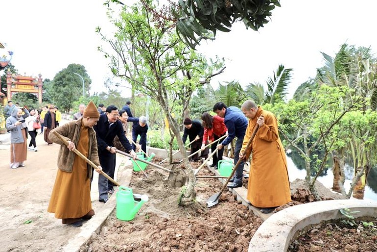 Chùa Minh Ngộ phát động Tết trồng cây