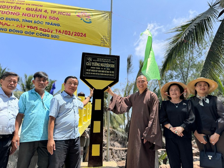 Khánh thành cầu Tường Nguyên 506 tại xã An Thạnh 3, H.Cù Lao Dung - Ảnh: T.N