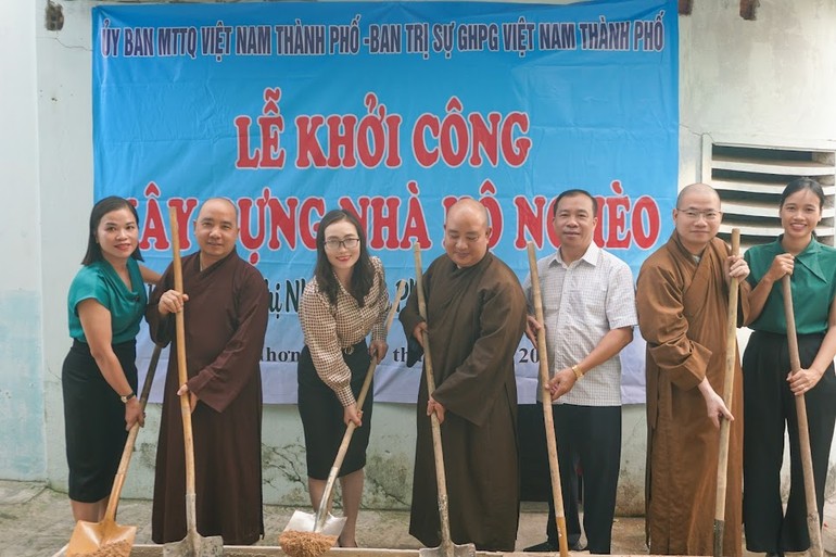 Khởi công xây nhà Đại đoàn kết cho hộ nghèo