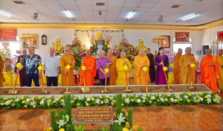 Đặt đá xây dựng Tổ đình Long Quang - Ảnh: Hoàng Chiến