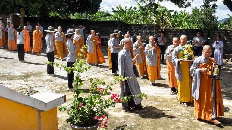 Đoàn Phân ban Ni giới T.Ư quang lâm TX.Ngọc Hòa, tỉnh Kon Tum - Ảnh: Công Trí - Mỹ Hiệp