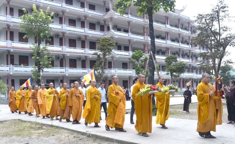 Cung nghinh chư tôn đức quang lâm