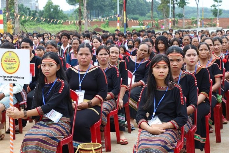 Phật tử đồng bào dân tộc về tham dự khóa tu