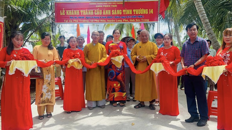 Khánh thành cây cầu "Ánh sáng tình thương" số 14, tại ấp Phú Trường, xã Phú Hữu, H.Long Phú (Sóc Trăng)