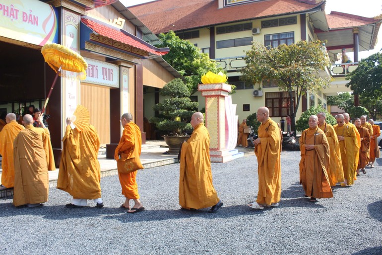 Chư tôn đức quang lâm chùa Tỉnh Hội cử hành lễ tạ pháp mãn hạ