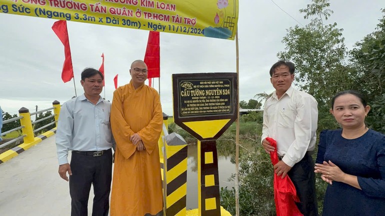 Khánh thành cầu bê-tông Tường Nguyên 524 tại xã Thạnh Hưng - Ảnh: T.N