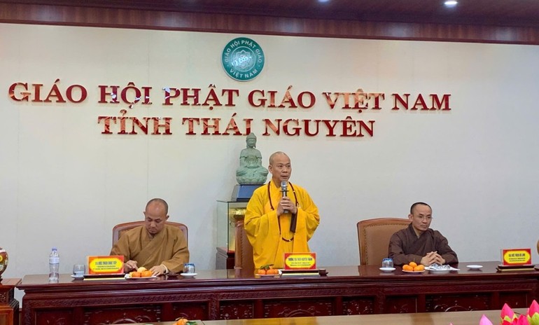 Thượng tọa Thích Nguyên Thành, Trưởng ban Tổ chức phát biểu tại hội nghị