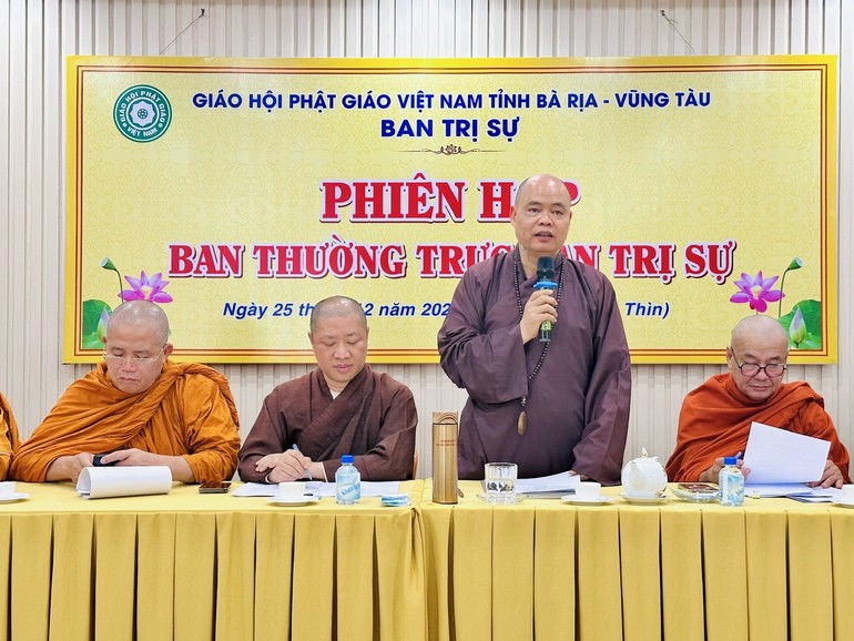 Thượng tọa Thích Thanh Phong chủ trì buổi họp của Ban Thường trực