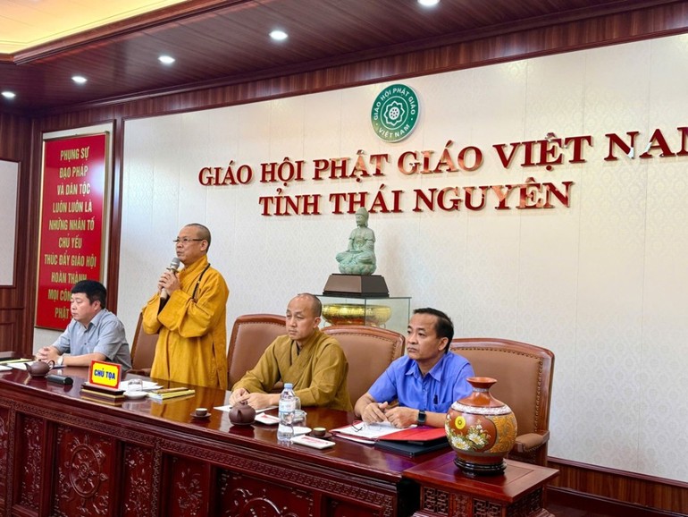 Thượng tọa Thích Nguyên Thành, chủ trì hội nghị