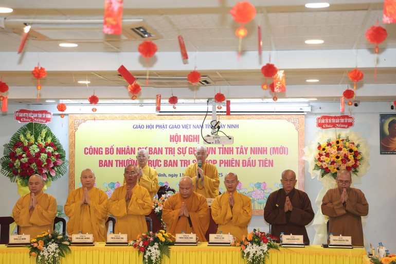 Chư tôn đức chứng minh, tham dự hội nghị